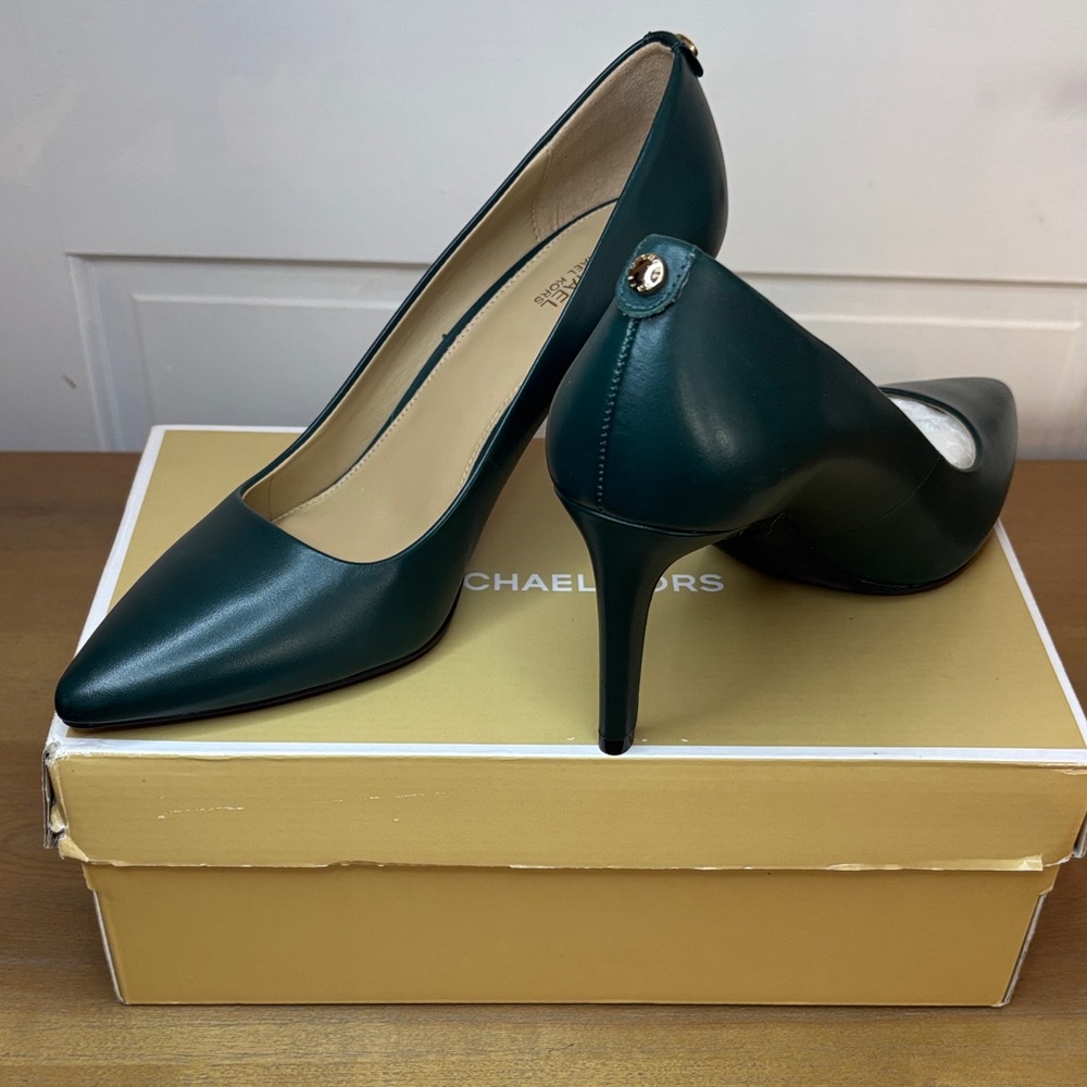 Michael Kors Dark Green pumps - NEW Size 8